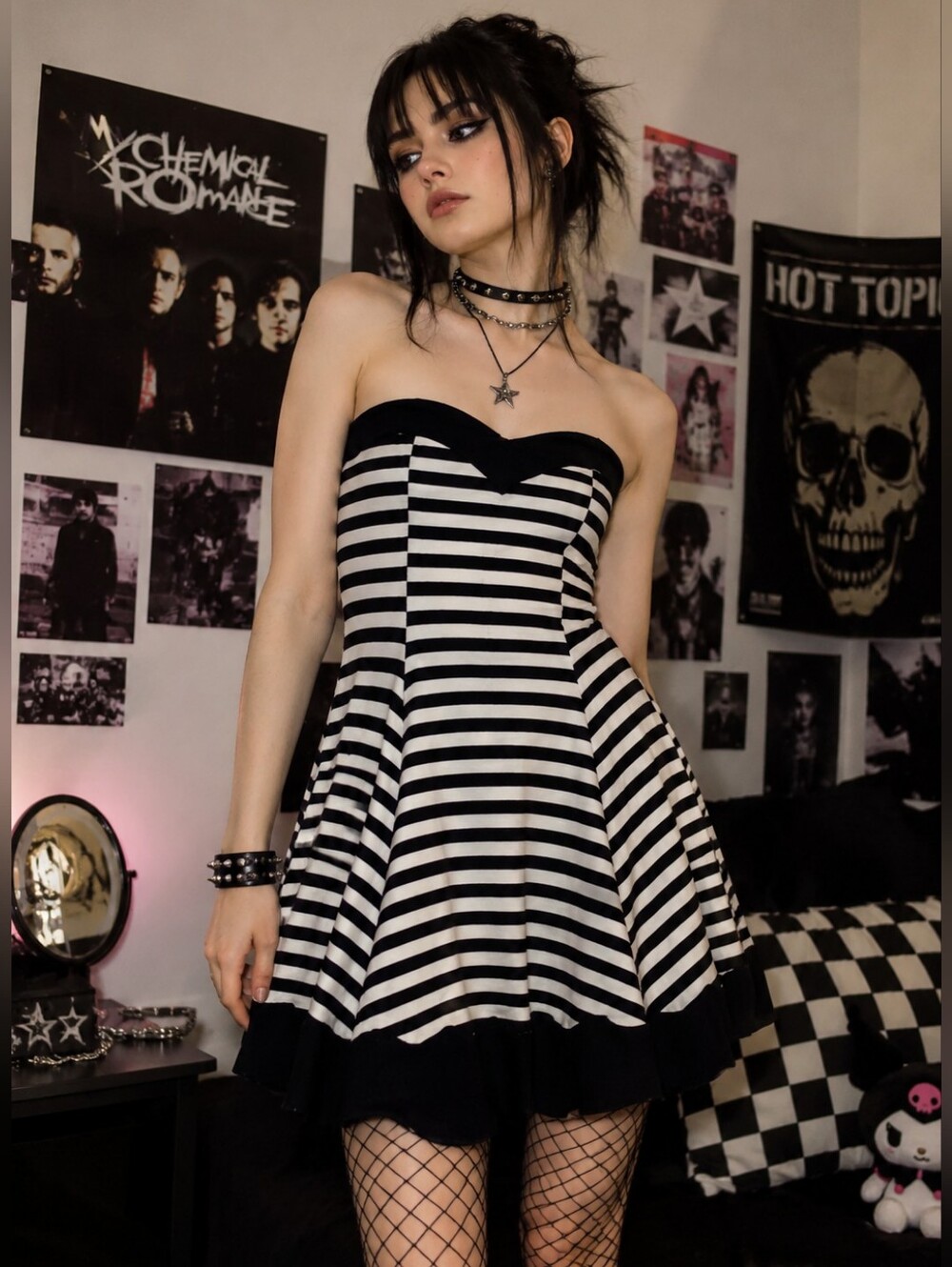 🖤 Y2K Hot Topic Black & White Stripe Strapless Dress Size Small 🖤